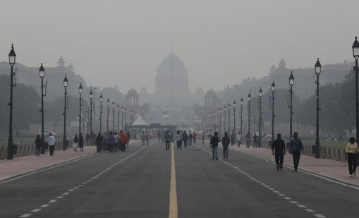 Заради борбата с мръсния въздух: Индия "засява" облаци за изкуствен дъжд ВИДЕО