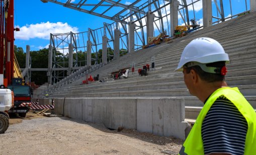 Започна заравняването на терена на стадион "Българска армия"