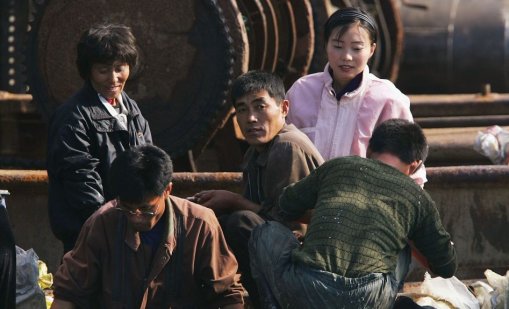 Севернокорейските работници водят "живот по-лош от този на добитъка" в Русия