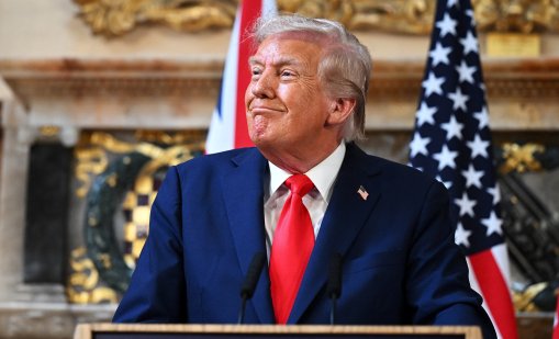US знамената за посещението на Тръмп във Великобритания не били достатъчно MAGA червени