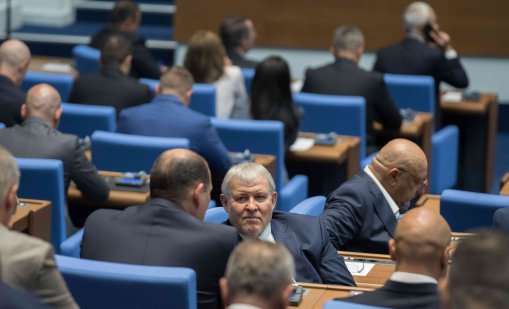 Депутатите окончателно: Ограничават броя на секциите за гласуване в страни извън ЕС