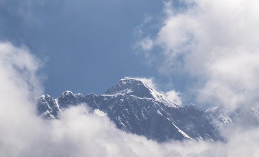 Скандал на Еверест: Отравяния и финансови измами на покрива на света