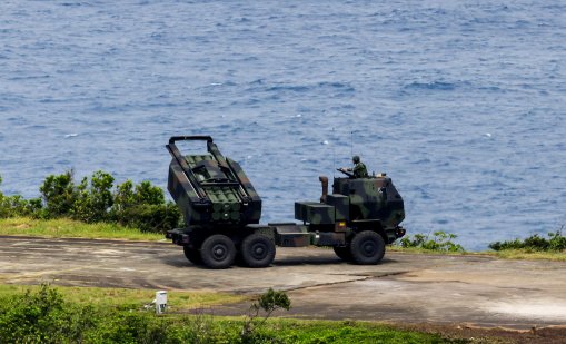 Великобритания представя 155-милиметров артилерийски боеприпас с реактивен двигател