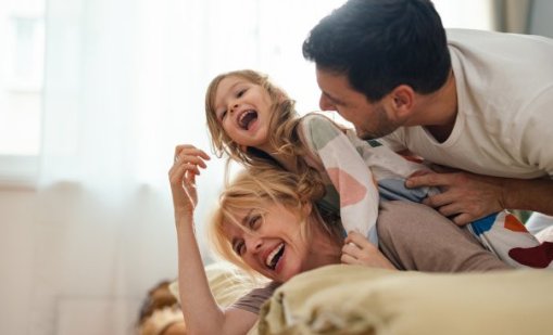 Защо обичаме така, както сме били обичани в детството ни?