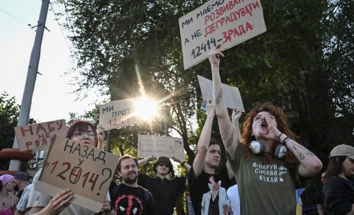 Защо украинците протестират срещу Зеленски? 