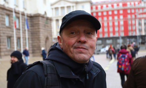 Нов скандал в Народния театър: Директорът пак оспорва ТЕЛК-а на Валери Йорданов 