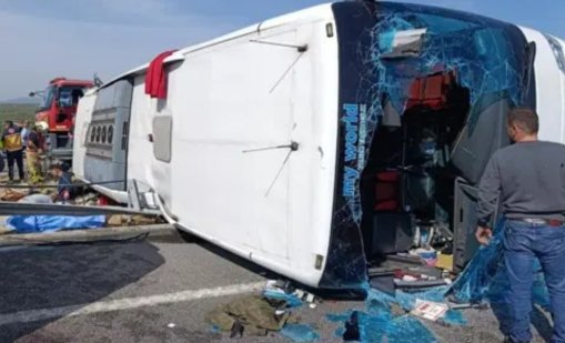 11 загинаха при катастрофа с турустически автобус в Турция ВИДЕО