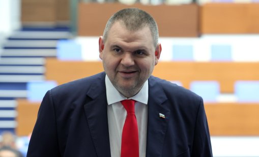 Пеевски подава сигнал срещу Демерджиев в прокуратурата 