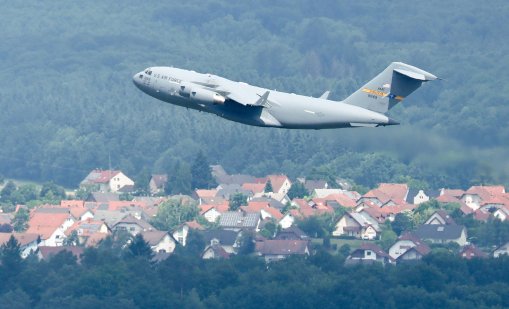 Американски военен самолет кацна в Москва, не е ясно кой е бил на борда му