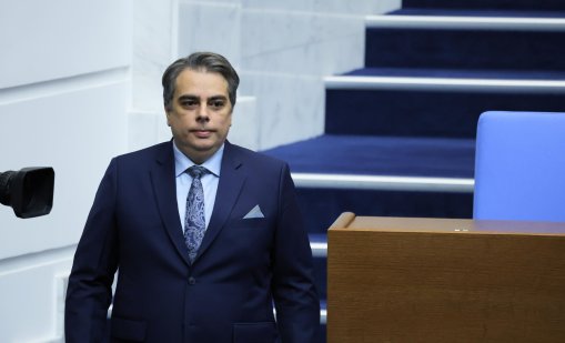 Асен Василев твърди, че Илияна Йотова е помилвала още наркотрафиканти 