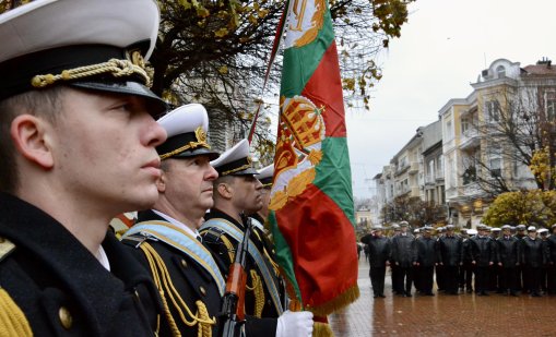 В кадър: Никулден във Варна с военен ритуал, молебен и курбан