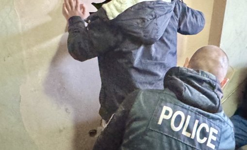 Разбиха престъпна група за трафик на мигранти, арестувани са 10 души 