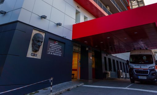 В &bdquo;Пирогов&ldquo; е опериран единият нападнат с нож германец