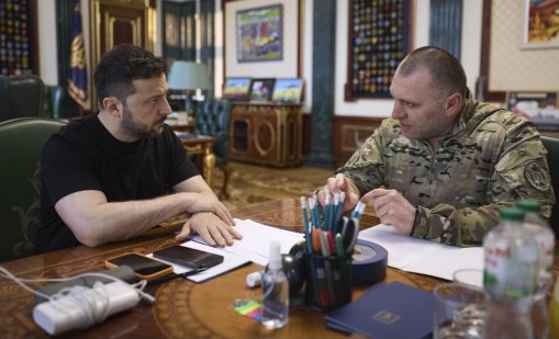 Зад стените на фабриката, в която Украйна произвежда най-мощните си оръжия 