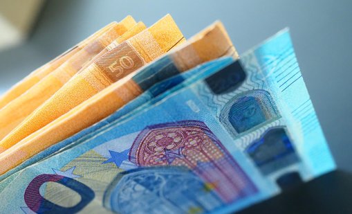 Започна изплащането на 20 евро компенсация за горивата