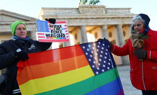 В кадър: Масови протести в САЩ след убийството на Рене Гуд