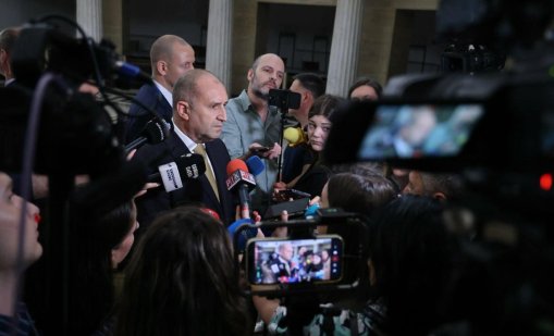 Радев: Финансовата дисциплина ще свие дефицита без орязване на пенсии и социални разходи