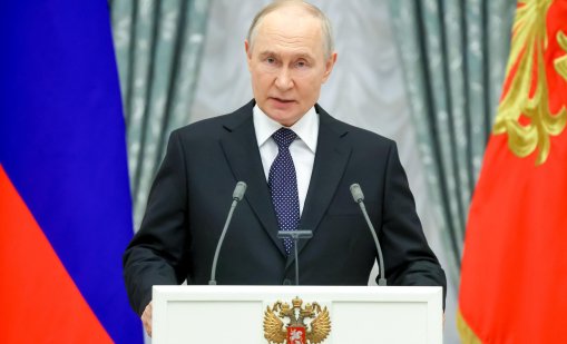 Одобрението към Путин продължава да спада