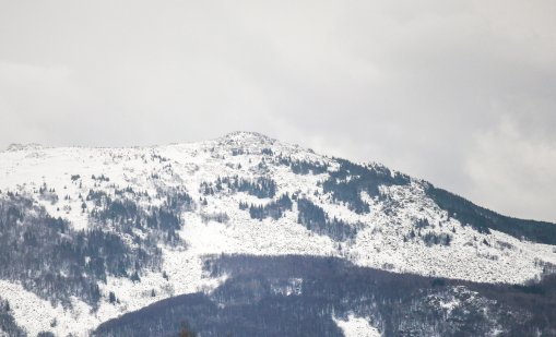В планините е облачно, мъгливо, със слаб вятър