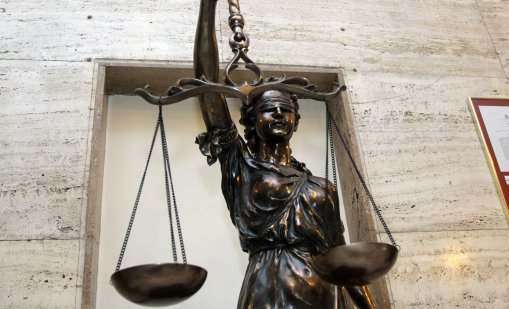 8 души от ОПГ с обвинения, ощетили държавата с над 30 млн. лв.