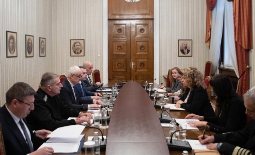 Йотова свика службите заради конфликта в Близкия изток