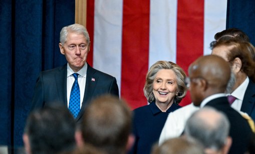 Клинтънови се съгласиха да бъдат разпитани по аферата &bdquo;Епстийн&ldquo;