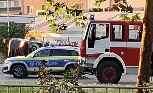 Бърза помощ в Пловдив: Линейка с пациент се блъсна в кола и се преобърна  