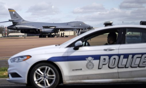 Престрелка в Мичиган, автомобил се вряза в синагога