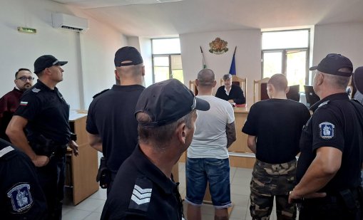Експерти за &ldquo;Кръв и чест&rdquo;: Радикалните групи запълват емоционалната празнота у младите