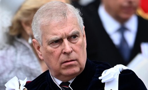 И дъщерите на опозорения принц Андрю се отдръпнаха от него