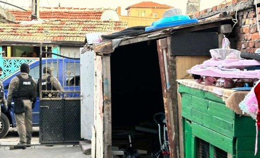 Спецакция в Бургас, задържаха шестима за притежание на дрога