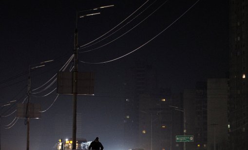 Украйна мести електропреносната мрежа под земята заради руските атаки