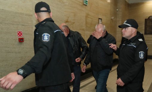 Обвинените в подкуп служители от "Автомобилна администрация" остават в ареста