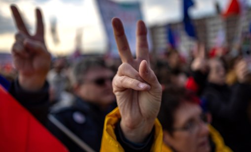 Хиляди протестиращи в Прага срещу новото правителство на чешкия премиер Бабиш СНИМКИ