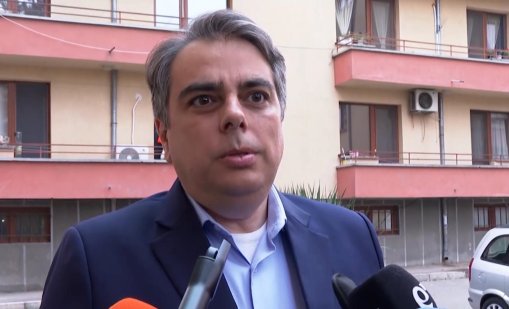 Асен Василев: 900 000 души показаха &bdquo;червен картон&ldquo; на Радев и ПБ