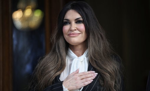 Дипломация в дантели: US посланика в Гърция се появи в прозрачна рокля