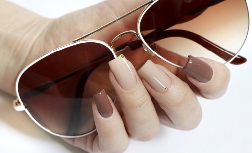 Маникюр "кафява захар" – най-сладката тенденция за есен 2025