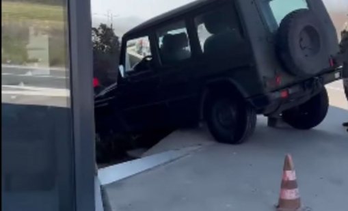 Военен джип се заби в ресторант на пътя между Калофер и Карлово ВИДЕО