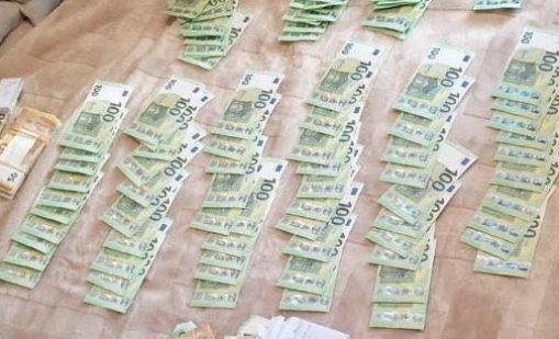 Нов удар по купуването на гласове: Хванаха 200 евро в пликове във Варна