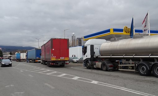 Превозвачите от РСМ прекратяват блокадата на границите