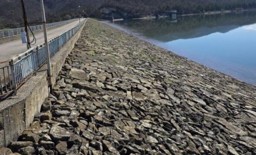 Контролирано изпускат вода от язовир &bdquo;Тича&ldquo;