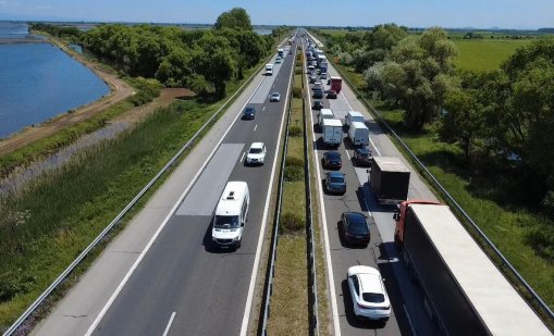 Огромно задръстване на "Тракия" към Бургас, близо 40 км 