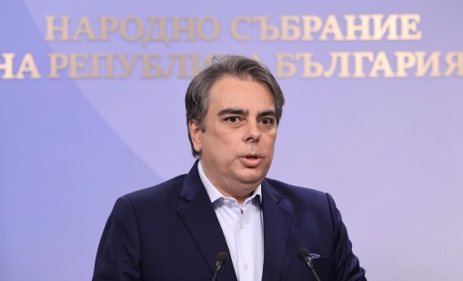 Асен Василев: Да затворим &bdquo;дупчицата&ldquo; в закона за рекламата на хазарта
