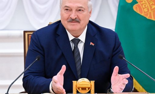 Неговият наркотик е властта: Лукашенко играе между Путин и Запада