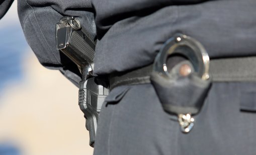 Криминално проявен размаха мачете в столичен мол, арестуваха го