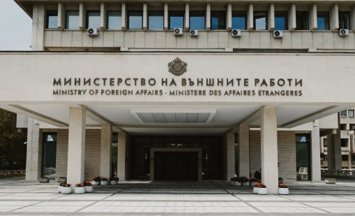 Външният министър към майката на Ива Михайлова: Тя не е сама