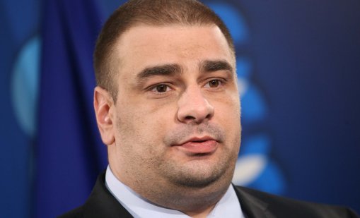 Протестите разклащат управлението, но не и твърдите електорати на ГЕРБ и ДПС  