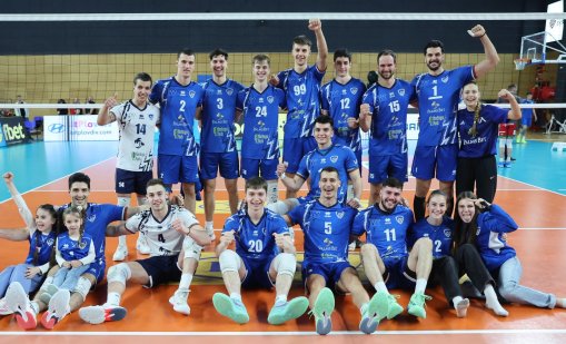 Левски удари Нефтохимик в първия мач за волейболната титла