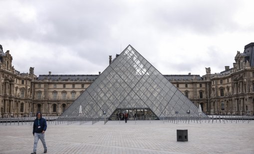 Още арести във Франция заради обира в Лувъра