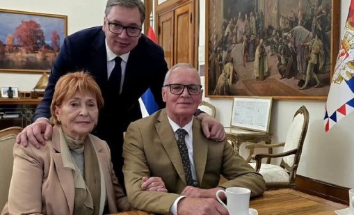 Избиратели нападнаха 82-годишната майка на Александър Вучич 